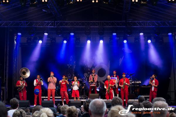 Highlights im Regen - Festivalbericht: Gute Stimmung bei Worms: Jazz & Joy 2015 