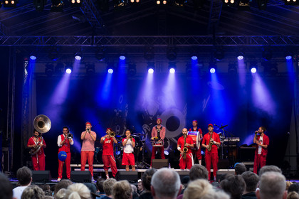 Highlights im Regen - Festivalbericht: Gute Stimmung bei Worms: Jazz & Joy 2015 