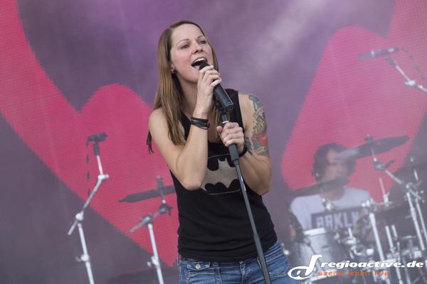 Rock aus Österreich - Fotos: Christina Stürmer live bei REWE Family 2015 in Stuttgart 
